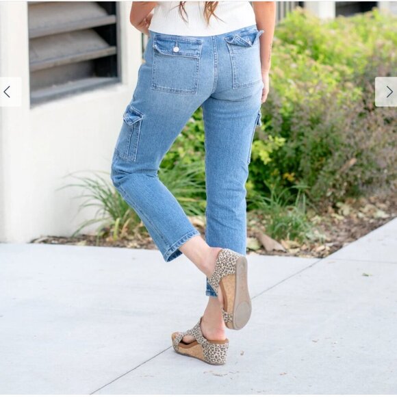 KanCan Huntsville High Rise Cargo Slim Straight Medium Wash Jeans-Size 5/26 - Picture 2 of 11